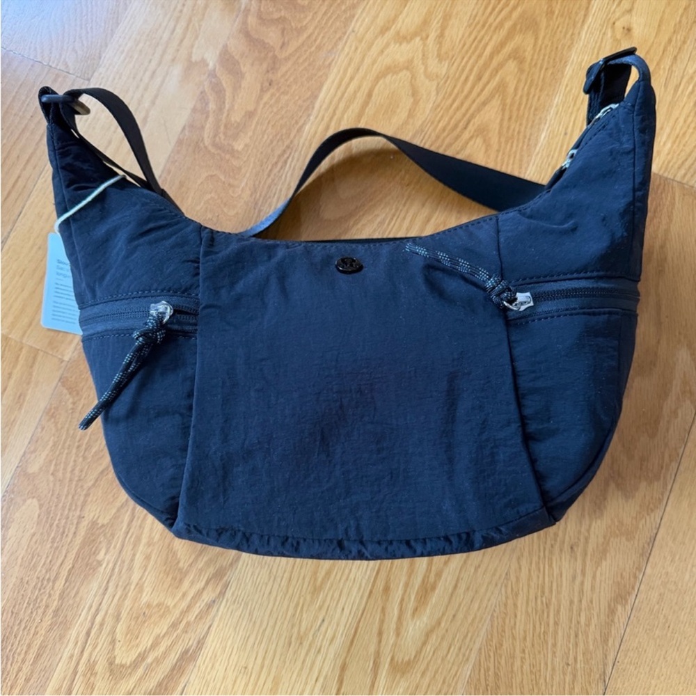 Lululemon Slouchy Sling 6L - Picture 2 of 5